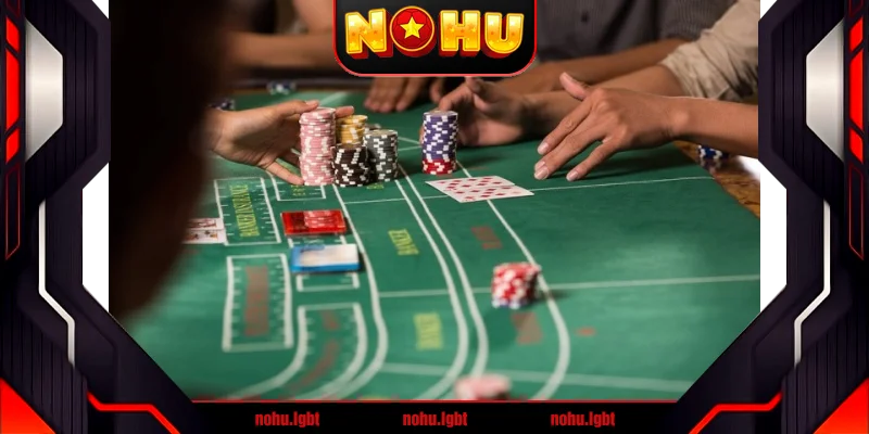 Baccarat là một trò chơi đánh bài đối kháng, của nhà cái và nhà con